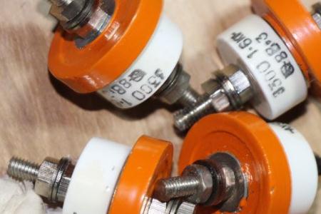 真空開關管的氣密絕緣系統、屏蔽系統以及導電系統